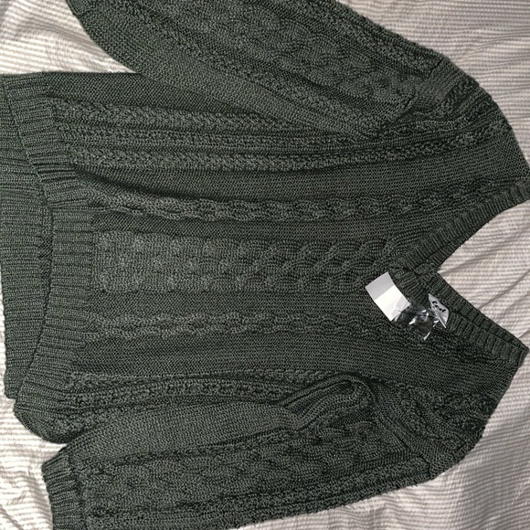 V neck heavy knit sweater! - Picture 2 of 5